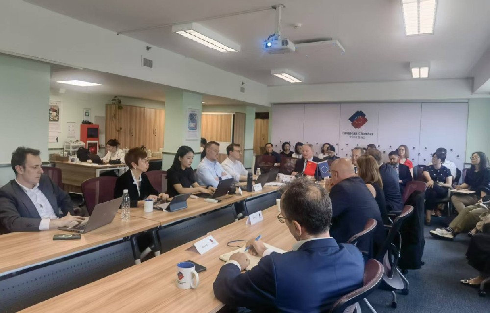 姜尚源秘书长应邀出席《2025年欧洲在华企业商业信心调查》新闻发布会