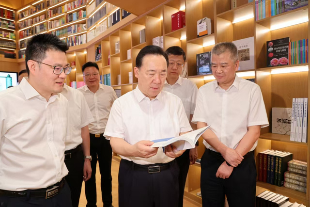 王浩专题调研文化建设“八项工程”实施20周年有关工作并赴省文化广电和旅游厅调度