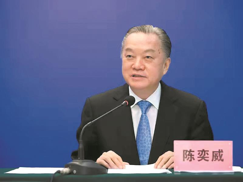原厅长陈奕威多次“吃老板”，饮用茅台等高档酒水、食用高档菜肴