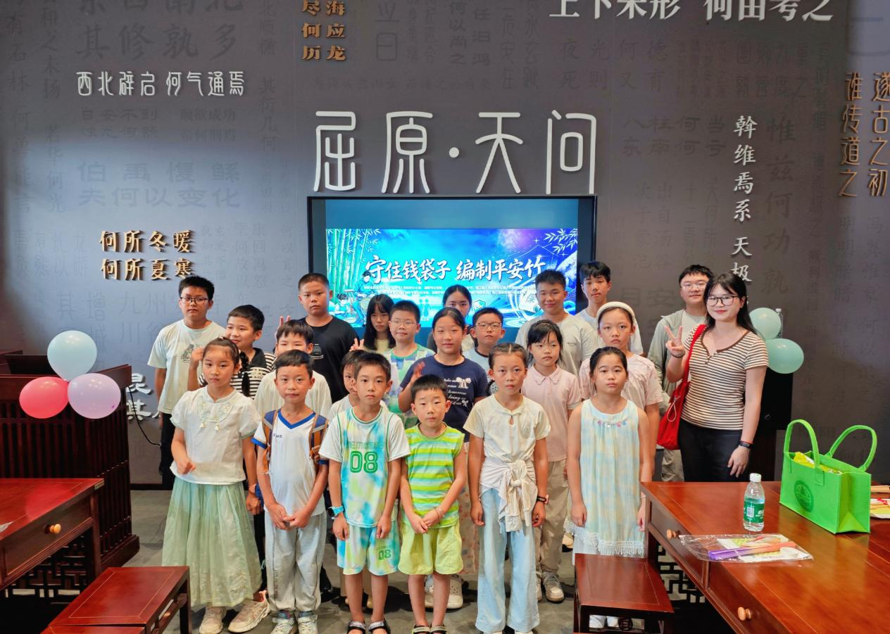 竹海编竹扇，童心筑防线 ——迎风桥镇“守住钱袋子”活动有趣又有料
